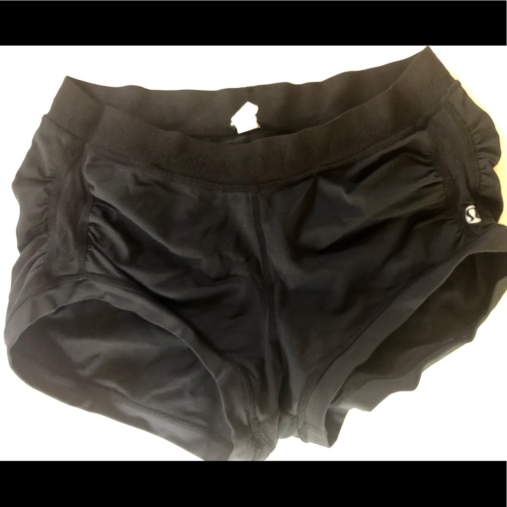 🍋Lululemon hot yoga shorts unworn